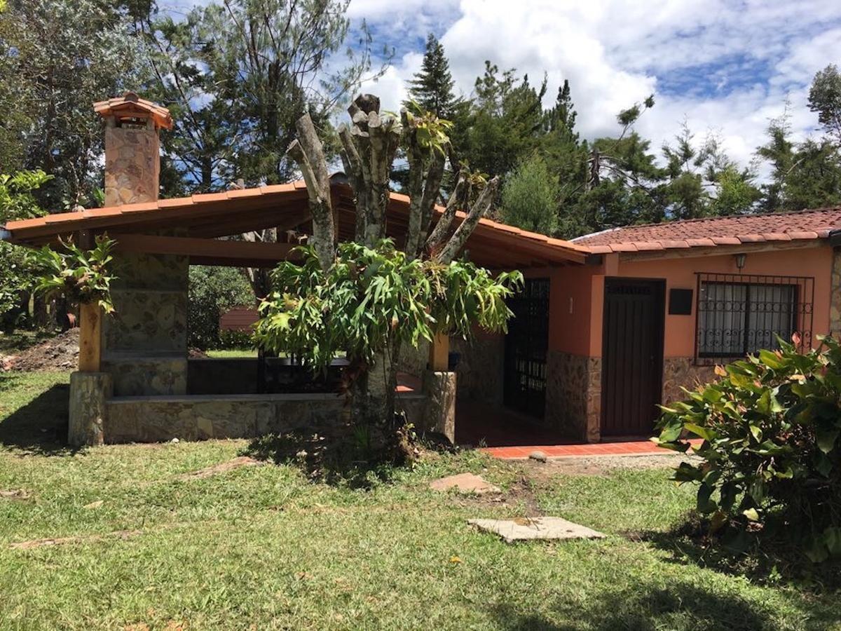 La Casa De Piedra Villa Guatape Exterior photo