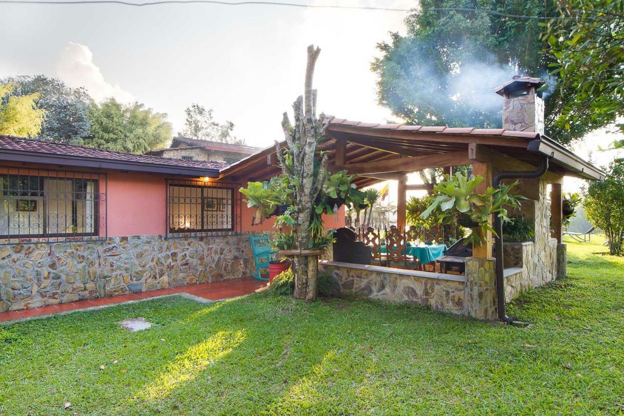 La Casa De Piedra Villa Guatape Exterior photo