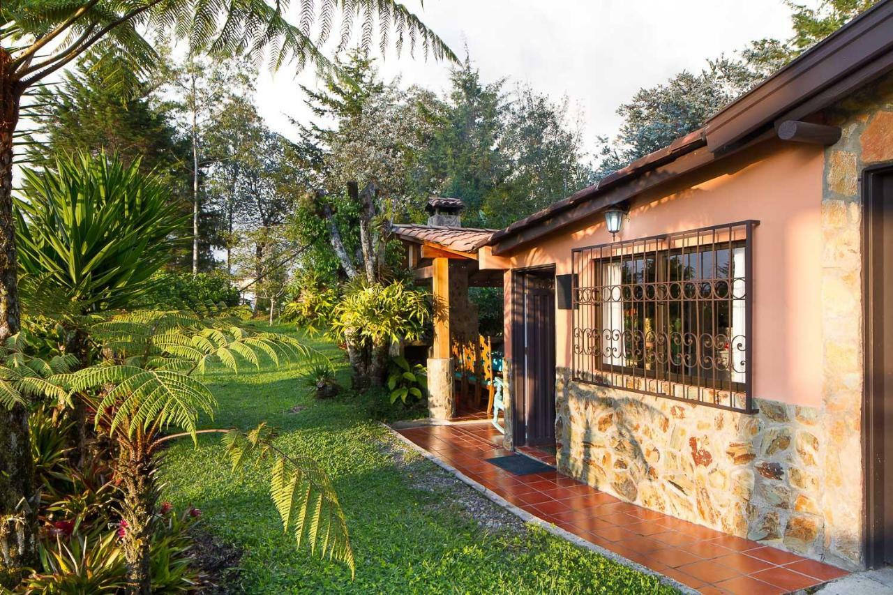 La Casa De Piedra Villa Guatape Exterior photo